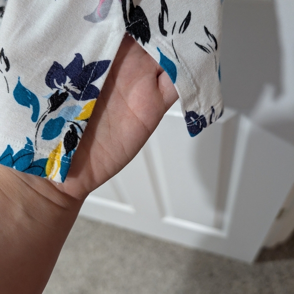 Lane Bryant White Floral V-Neck Sleeveless Top in Size 18/20 (2X) - Picture 7 of 8